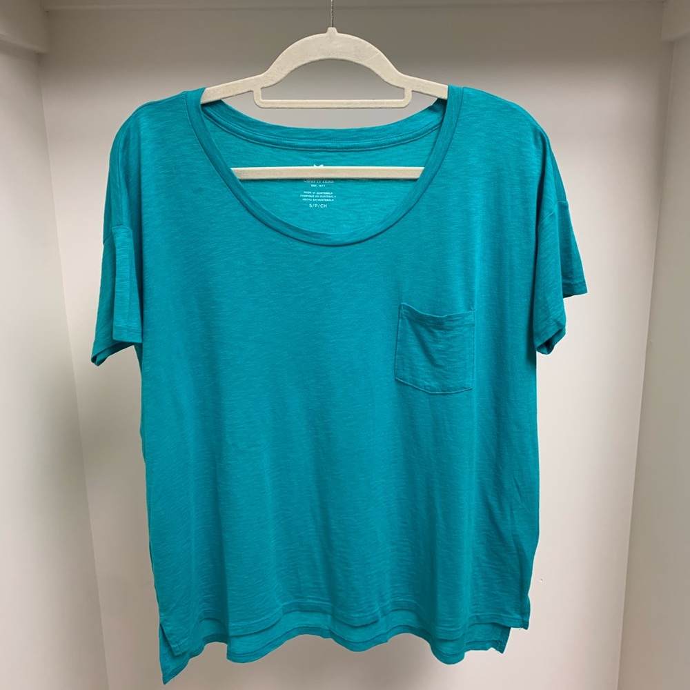 Teal/green AMERICAN EAGLE tee!
